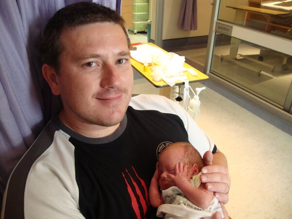 craig-lotter-holding-baby-jessica-lotter